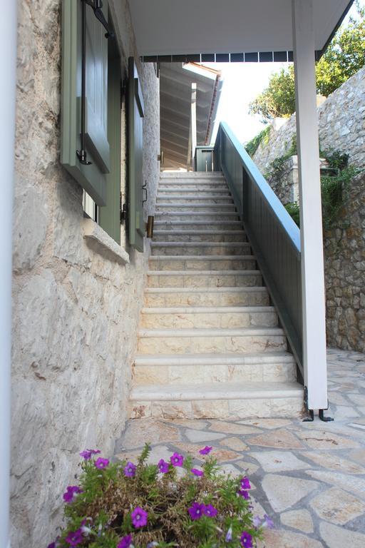 Wild Sea Apartments Agios Nikitas Exterior photo